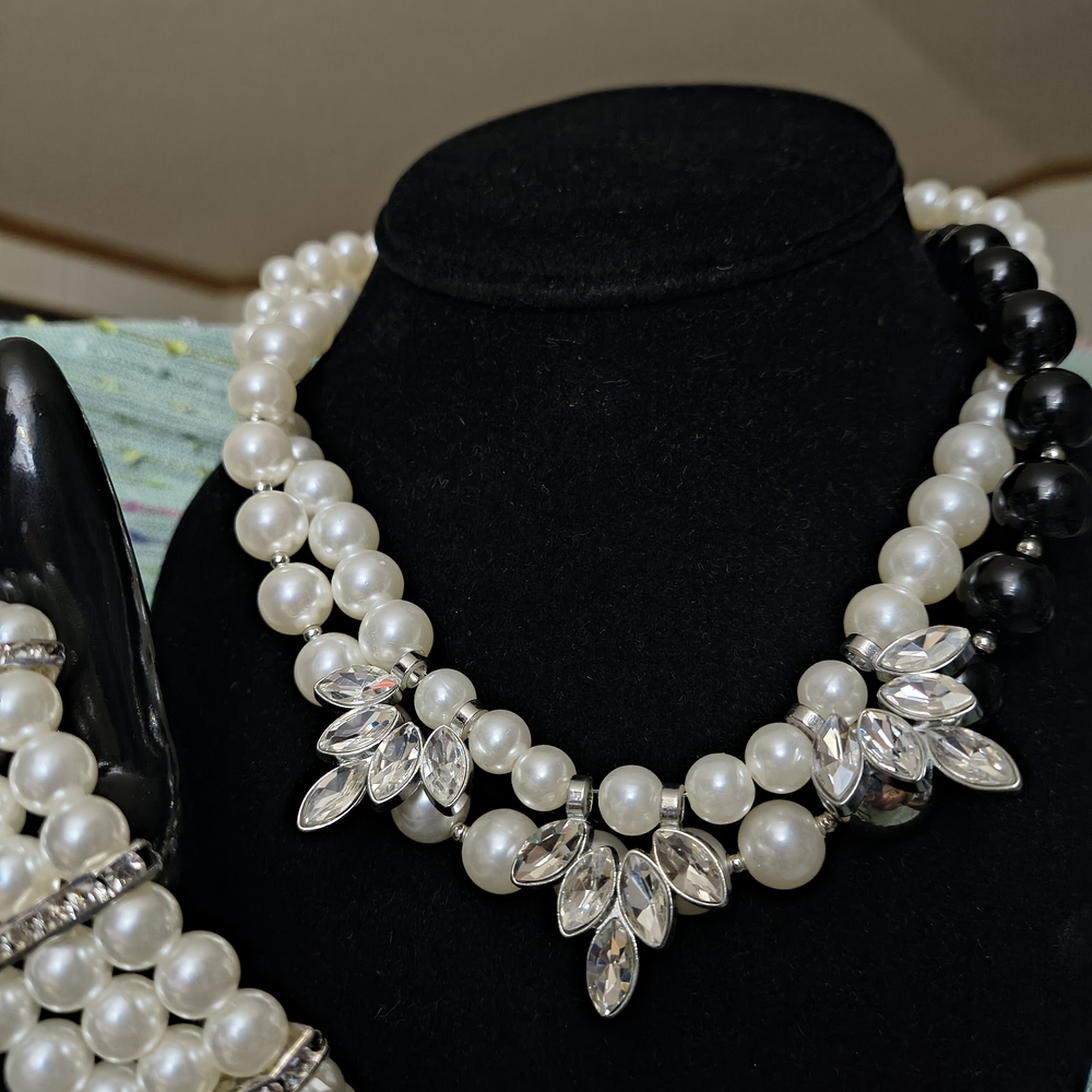 Elegant pearl ensemble  Black And White Wedding Look Neck /bracelet Bling Accent